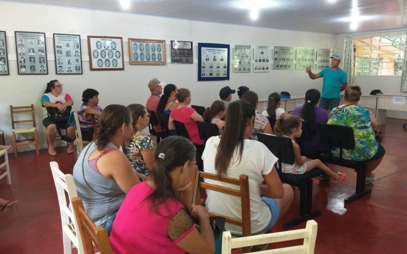 CRAS Salgado Filho realiza segunda reunião do Projeto de Redução de Déficit Habitacional do Programa Família Paranaense.