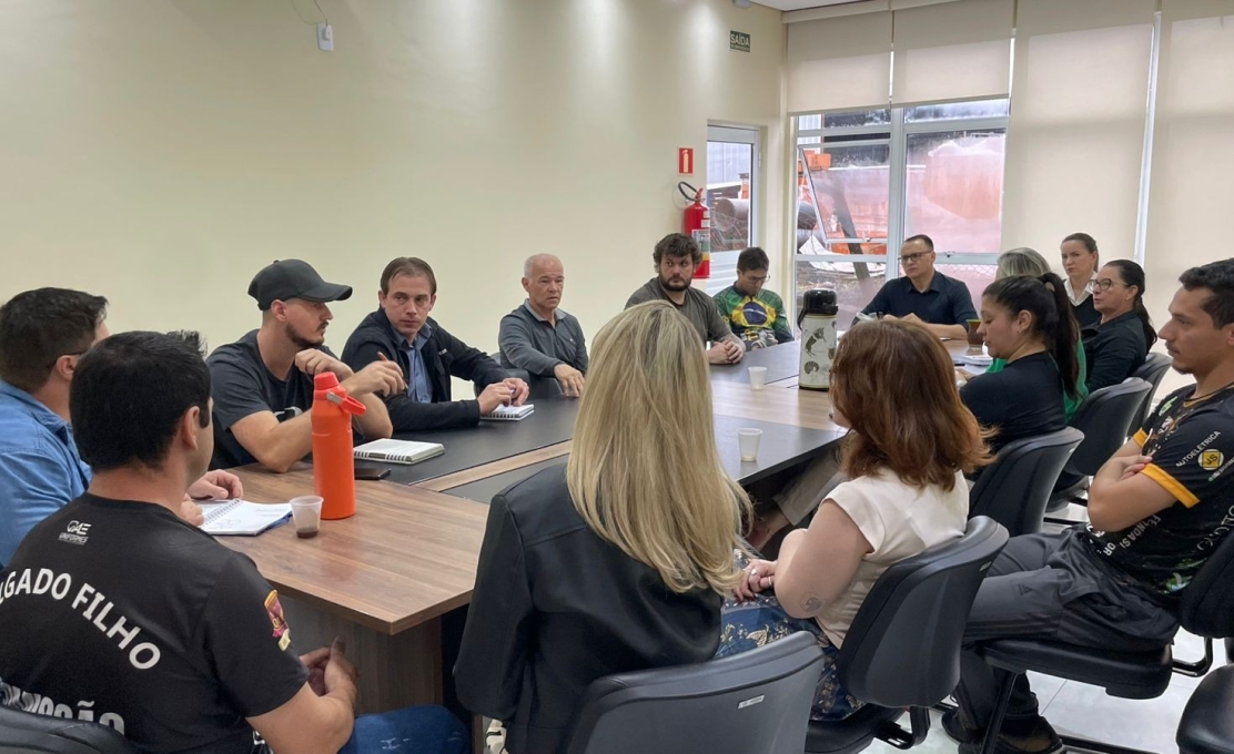 Administração Municipal realiza reunião de alinhamento com servidores