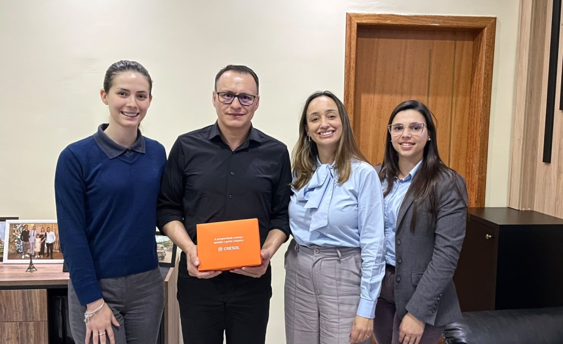 Prefeito recebe representantes da Cooperativa de Crédito Cresol