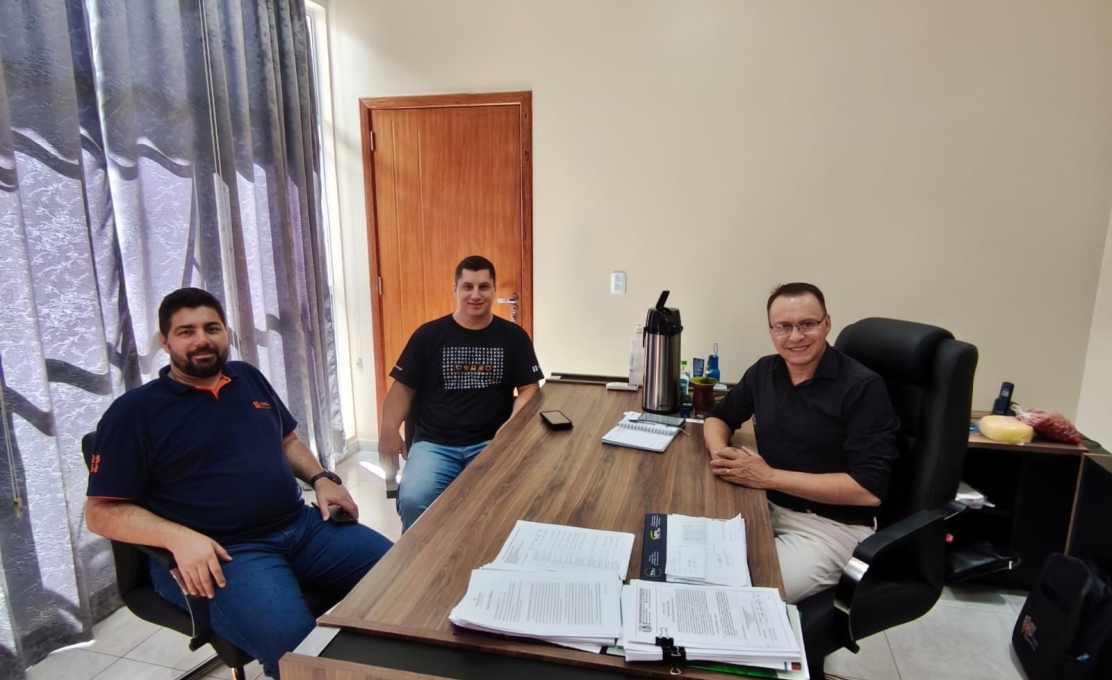Prefeito Recebe Representantes da Copel para Alinhar Demandas do Município