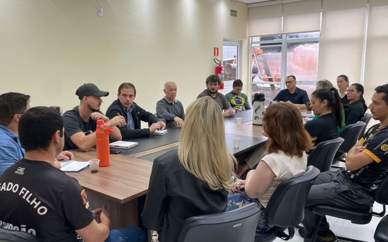 Administração Municipal realiza reunião de alinhamento com servidores