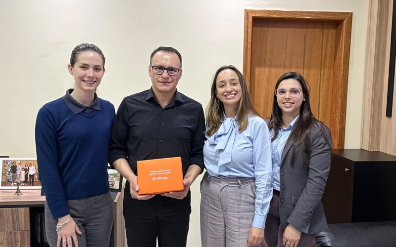 Prefeito recebe representantes da Cooperativa de Crédito Cresol